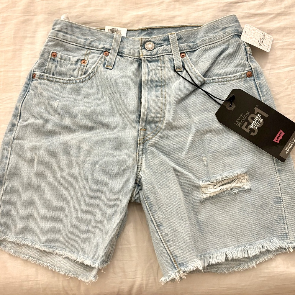 NWT LEVIS 501 SHORT